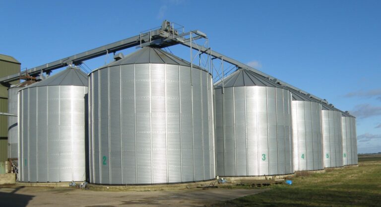 Grain_Silos_at_Manor_Farm_-_geograph.org.uk_-_1706973